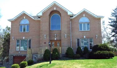 411 Valley View Ave, Paramus